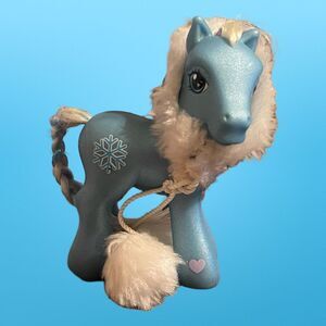 2003 Target Exclusive My Little Pony G3 Snowflake with Pom Hat Figure 3” B16